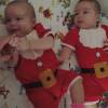 Luana vestiu os gêmeos, Bem e Liz, com roupa de Papai Noel