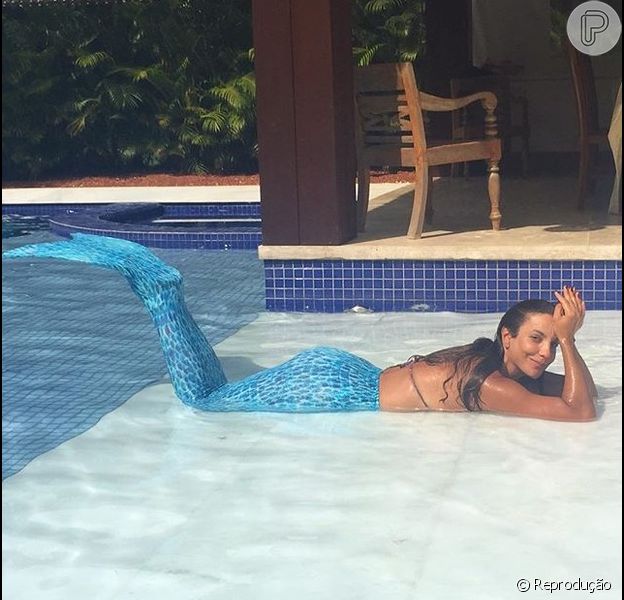 Ivete Sangalo Posa Com Cauda De Sereia Na Piscina Peixao Que Papai Pescou Purepeople