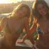 Ex-mulher de Cauã Reymond posa com amiga e exibe corpo em forma em foto publicada no Instagram 