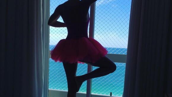 Grazi Massafera posta foto tirada pela filha, Sofia: 'Hoje sou bailarina'