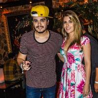 Luan Santana se diverte com namorada, Jade Magalhães, após show em Florianópolis