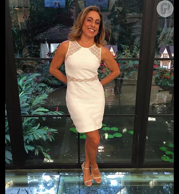Cissa Guimarães sempre usa vestidos curtinhos durante os programas 'É de Casa' e 'Mais Você'
