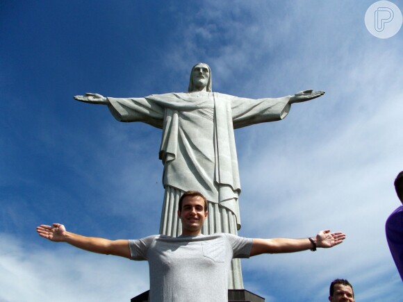 O ator em um dos pontos turísticos mais visitados do Rio de Janeiro: o Cristo Redentor