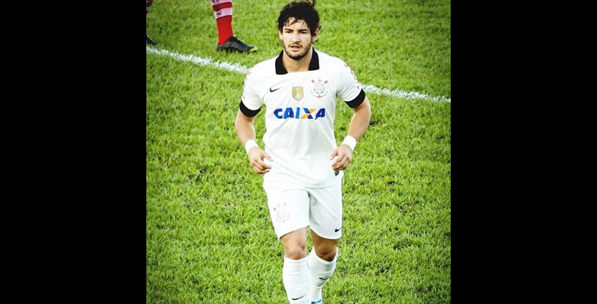 Foto: Alexandre Pato está defendendo a camisa do Corinthians desde que ...