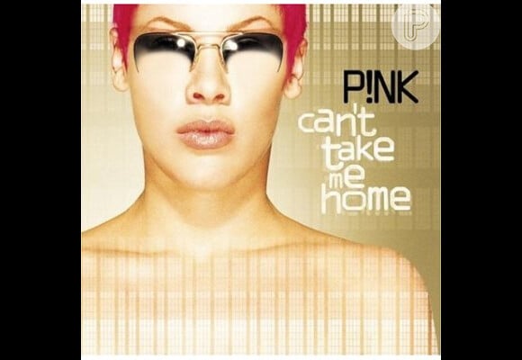 Em 2000, a cantora Pink exibiu os cabelos curtinhos e vermelhos ao lançar o seu primeiro álbum: 'Can't Take Me Home'