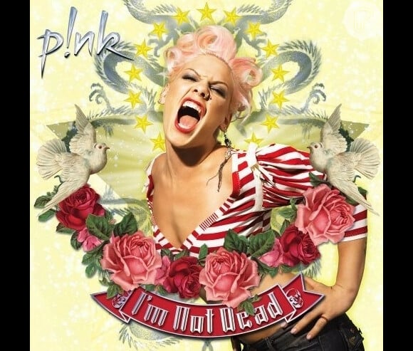 Pink demonstrou rebeledia e estilo na capa do CD 'I'm Not Dead', com o cabelo rosa claro e fazendo careta. O álbum foi lançado no mesmo ano em que a cantora iniciou o relacionamento com o atual marido, Carey Hart (2006)