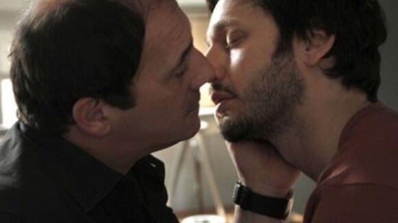 Caetano Veloso é tema musical de beijo gay na TV da Argentina