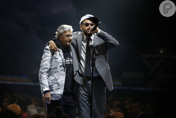 Caetano Veloso ganhou a medalha de 'Melhor Show', por Abraçaço, pelo juri especializado do Prêmio Multishow 2013 e se apresentou com o rapper Criolo