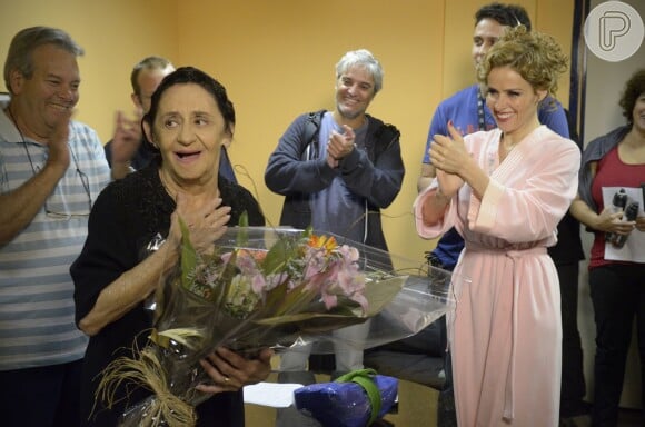 No seu aniversário ano passado, a atriz foi homenageda pela equipe de 'Gabriela' pelo seu trabalho como Dorotéia