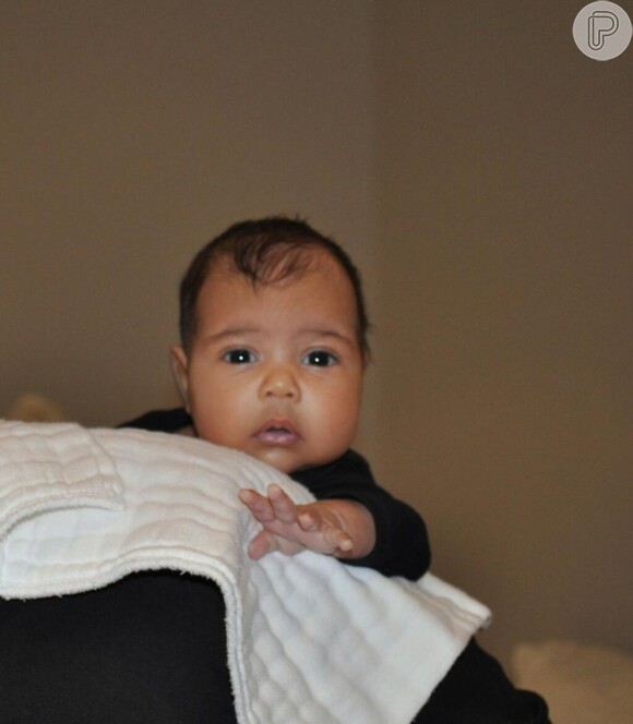 Kim Kardashian só tem olhos para a sua filha com Kanye West, a pequena North West, de dois meses