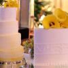 No bolo de casamento de Ester (Grazi Massafera) e Cassiano (Henri Castelli) os copos de leite amarelos também aparecem, em 'Flor do Caribe'