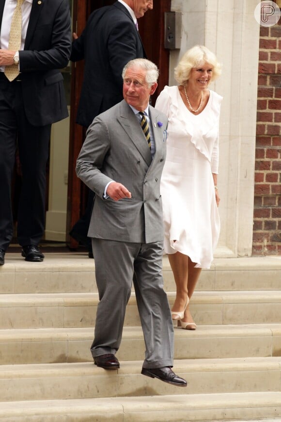 Camilla Parker-Bowles, mulher do Príncipe Charles, perdeu posto de avó mais estilosa do Reino Unido para a mãe de Kate Middleton, Carole
