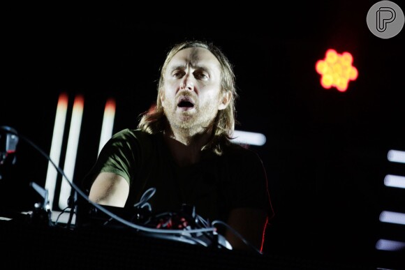 David Guetta é o produtor responsável por sucessos como "When Love Takes Over", por Kelly Rowland, "I Gotta Feeling" com os Black Eyed Peas e "Sexy Bitch" com Akon