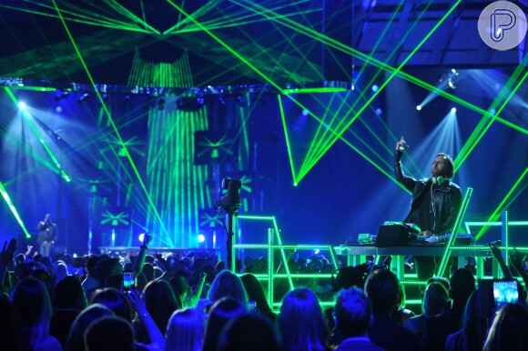 David Guetta usa e abusa de luzes e jogos de laser durante suas apresentações pelo mundo