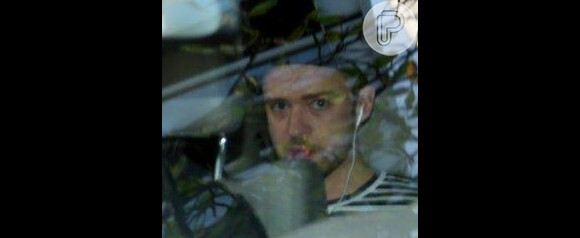 Justin Timberlake deixou o hotel em que está hospedado no final da tarde deste domingo em direção à Cidade do Rock