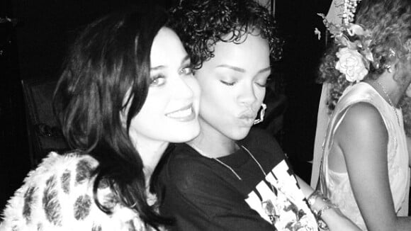 Katy Perry sobre beleza de Rihanna: 'Como ela consegue, fumando tanta maconha?'