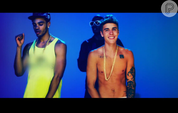 Justin Bieber fez uma participação especial no clipe de 'Lolly' e se divertiu durante a gravação