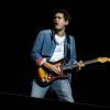 John Mayer homenageou o Brasil cantando 'If I Ever Get Around Living', na qual mesclou os acordes a canção com os de 'Garota de Ipanema'