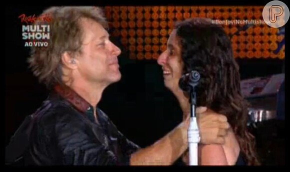 Rosana Guedes parece não acreditar que acaba de ser beijada por Bon Jovi no palco do Rock in Rio