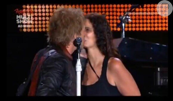 Bon Jovi dá outro selinho em Rosana Guedes, para delírio da fã e do público do Rock in Rio