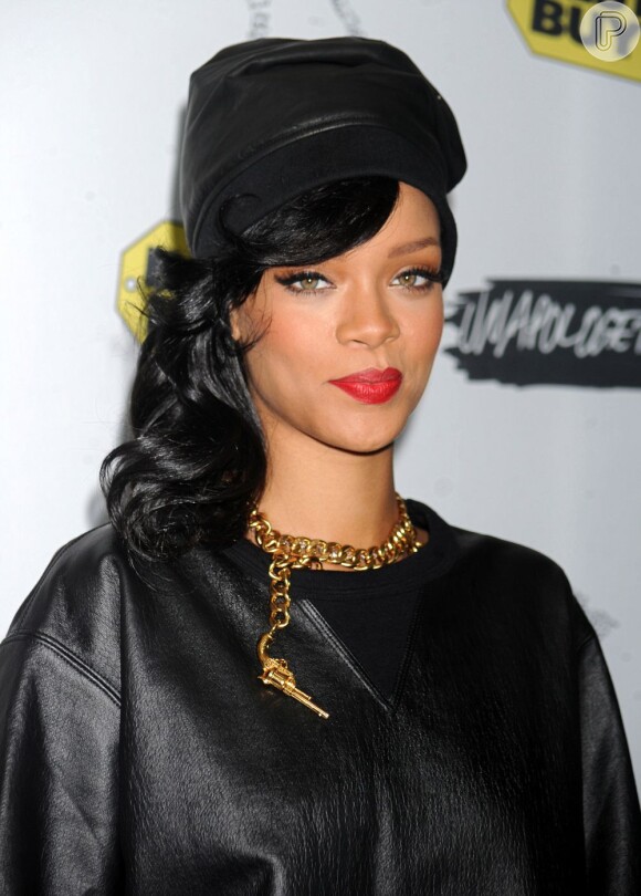 Rihanna comemora o lançamento de seu álbum 'Unapologetic'
