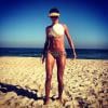 Thaila Ayala exibe boa forma em praia carioca