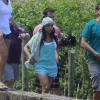 Anitta usava uma espécie de 'turbante' na cabeça com os tons da roupa