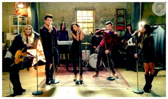 Lea Michele publica foto dos bastidores das gravações de 'Glee'