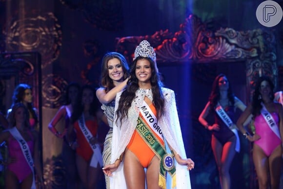 Jakelyne Oliveira recebeu a coroa da Miss Brasil 2012, Gabriela Markus