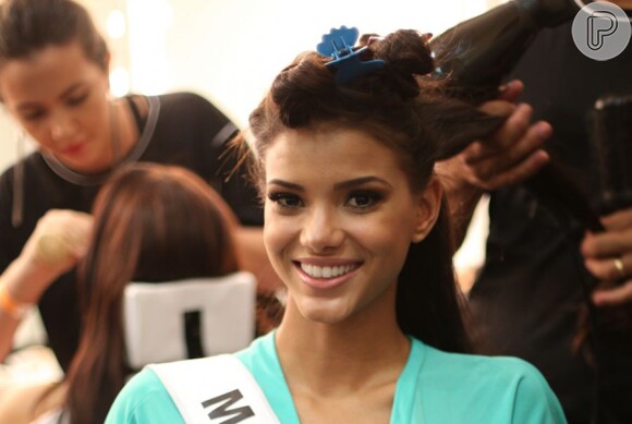 Jakelyne Oliveira nos bastidores do Miss Brasil 2013