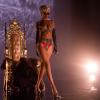 Rihanna aparece com figurino ousado em seu novo clipe, 'Pour it Up'