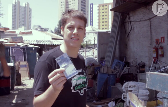 Fábio Porchat ganhou R$ 2,00 com os 13 kgs de papelão que conseguiu catar em 30 minutos