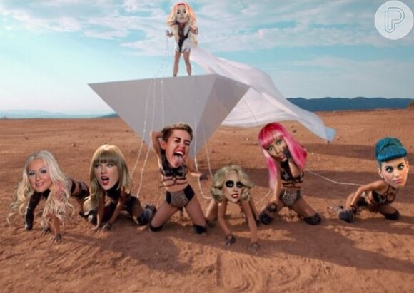 O diretor postou uma foto alfinetando as cantoras pop como Lady Gaga, Christina Aguilera, Katy Perry, Taylor Swift, Nicki Minaj e Miley Cyrus