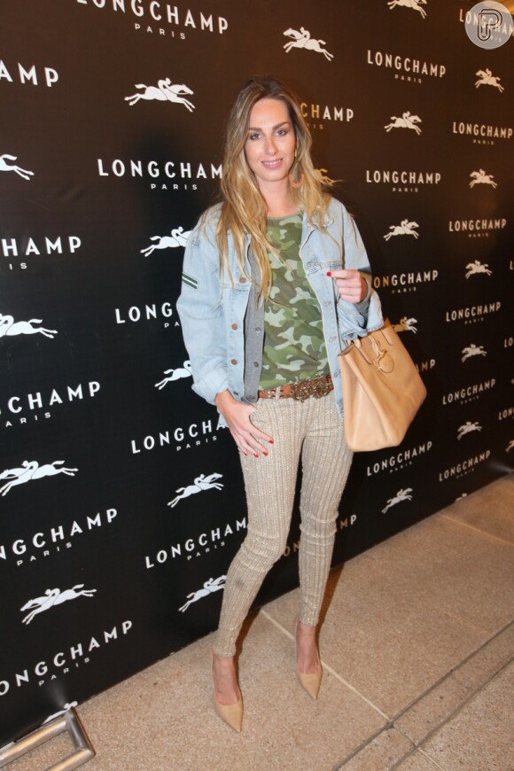 A modelo Mariana Weickert prestigiou o lançamento da loja Longchamp, no shopping Cidade Jardim, em São Paulo, na noite desta terça-feira, 8 de outubro de 2013
