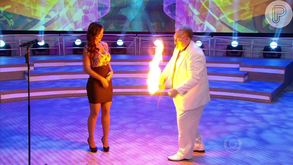 Em maio de 2013, Carol Nakamura se assustou no 'Domingão do Faustão' com truque de mágica que usava fogo