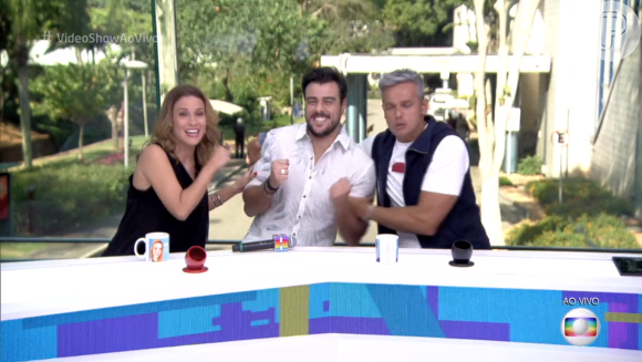 Maíra Charken e Otaviano Costa ainda receberam o aniversariante Joaquim Lopes no novo estúdio de vidro do 'Vídeo Show': 'Joca tá de parabéns todos os dias, mas hoje um pouquinho mais', brincou a apresentadora