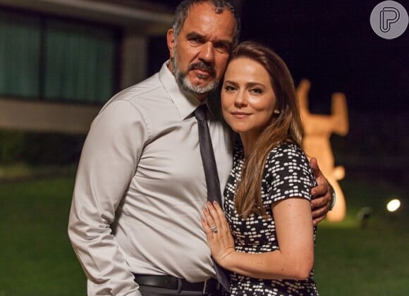 Lili (Vivianne Pasmanter) e Germano (Humberto Martins) trocam juras de amor após a morte de Sofia (Priscila Steinman), na novela 'Totalmente Demais', a partir de 7 de maio de 2016