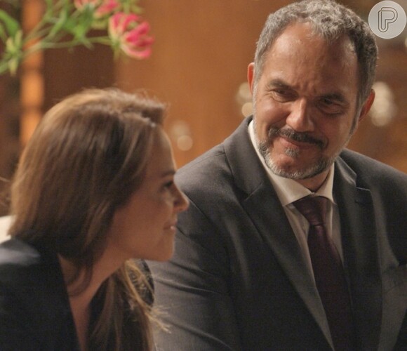 Germano (Humberto Martins) apoia Lili (Vivianne Pasmanter) e diz que vai estar com ela 'na alegria e na tristeza', na novela 'Totalmente Demais'
