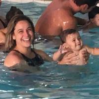 Ex-marido posta foto de Fernanda Gentil com o filho: 'Aula de natação'