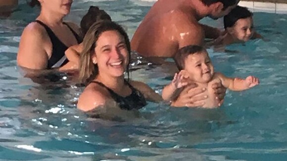 Ex-marido posta foto de Fernanda Gentil com o filho: 'Aula de natação'