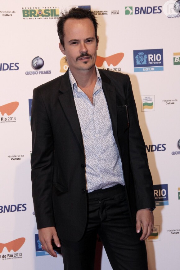 Paulinho Vilhena marcou presença na cerimônia de encerramento e premiação do Festival do Rio em 10 de outubro de 2013