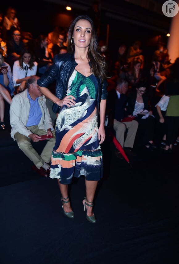 Patrícia Poeta usou sapatos Miu Miu, vestido Isabela Capeto e bolsa Givenchy
