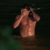 Klebber Toledo volta a fazer cena de nudez na novela 'Êta Mundo Bom!' nesta quarta-feira, 27 de abril de 2016, e ganha elogios na internet