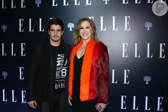 Claudia Raia e o filho, Enzo Celulari vão à festa da revista Elle em São Paulo, nesta quarta-feira, 27 de abril de 2016