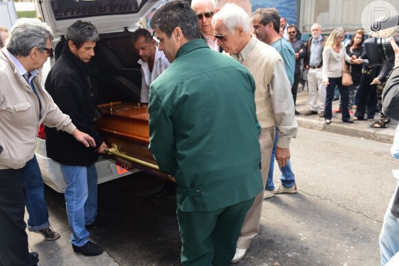 O caixão com o corpo de Umberto Magnani chegou ao Teatro de Arena por volta das 11h desta quinta-feira, 28 de abril de 2016