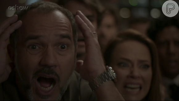 Em 'Totalmente Demais', Germano (Humberto Martins) e Lili (Vivianne Pasmanter) ficam desesperados ao ver a filha morta
