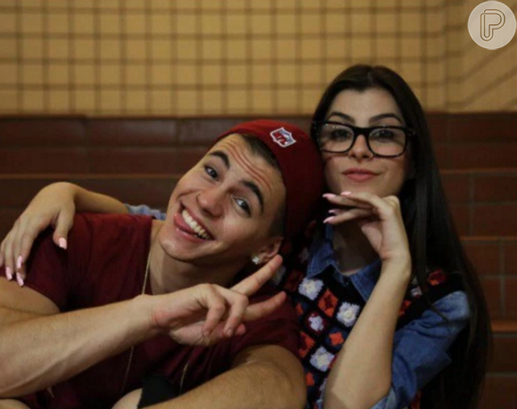 Biel ficou com Nah Cardoso, a youtuber contratada para fazer seu par romântico no clipe de 'Química'