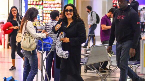 Ana Carolina e Letícia Lima são vistas juntas em aeroporto no Rio. Fotos!