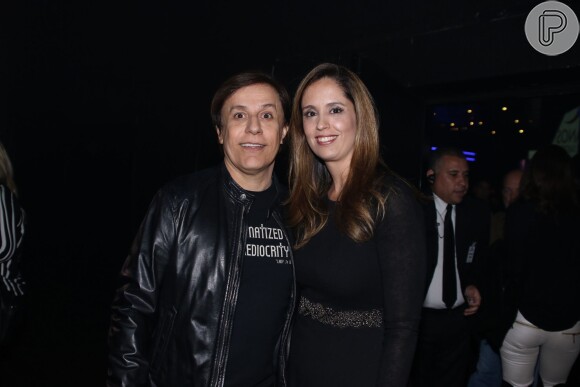 O humorista Tom Cavalcante com a esposa, Patrícia, compareceram ao show de Zezé Di Camargo e Luciano