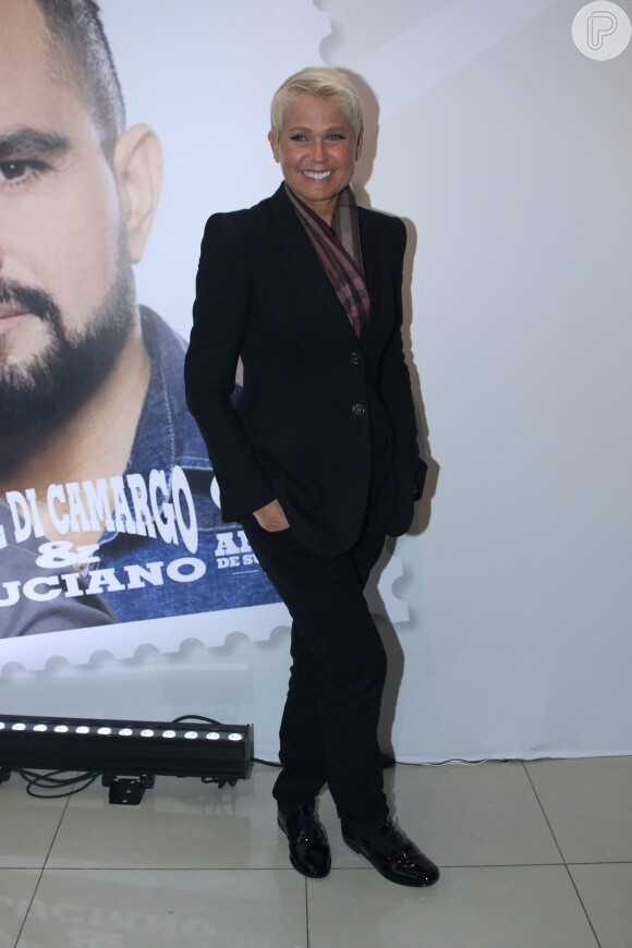 A apresentadora Xuxa Meneghel compareceu ao show de Zezé Di Camargo e Luciano